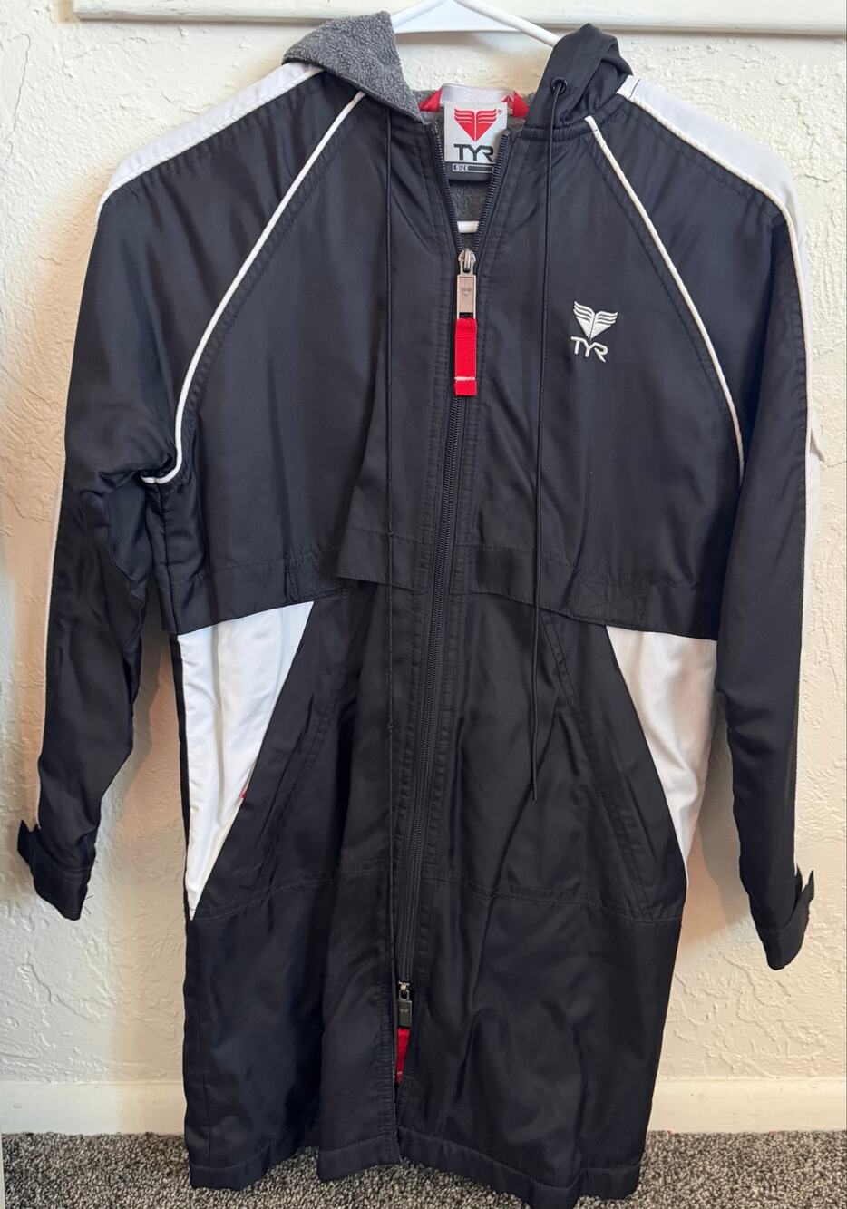 TYR Aquatic Sports Swim Long Warmup Post Swim Coat Jacket Black White-S